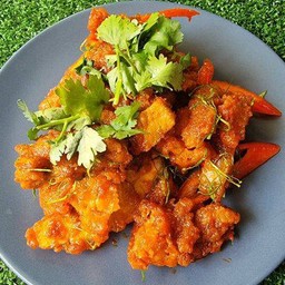 ผัดพริกแกง (stir fried with red curry)