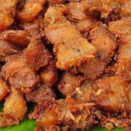 หมูสามชั้นทอดกระเทียม(กับข้าว)
