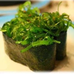 ซูซิยำสาหร่าย (1 ชิ้น)