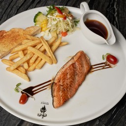 สเต็กปลาแซลมอนย่าง