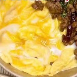 ข้าวกะเพราไข่ข้น ฮาลาล