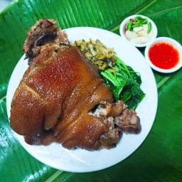 แม่ศรี ขาหมูเมืองนนท์