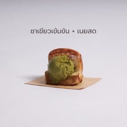 ขนมปังเนยสด + ไอติมชาเขียวเข้มข้น