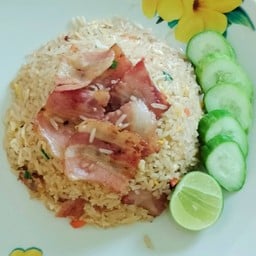 ข้าวผัดเบคอน (ไม่ใส่พริกไทยแจ้งทางร้านด้วยค่ะ)