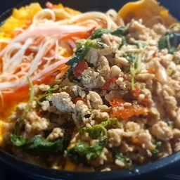ข้าวกะเพราไก่พริกแห้ง ไข่ข้น-ปูอัด