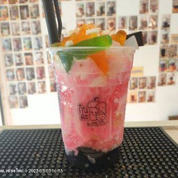 ปังเย็นน้ำแดงนมข้นหวาน