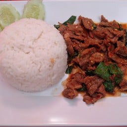 ข้าวราดกระเพราเนื้อ