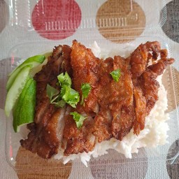 ทอดหมูหลังบ้าน