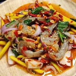 ยำมะม่วงกุ้งสด