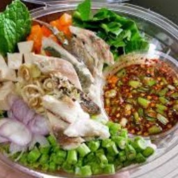 ยำขนมจีน หมูยอ