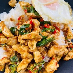 กะเพราไก่ ราดข้าว