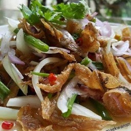 ยำมะม่วงปลากรอบ