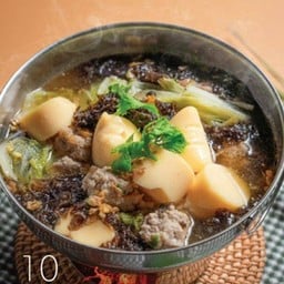 แกงจืดสาหร่ายเต้าหู้หมูสับ