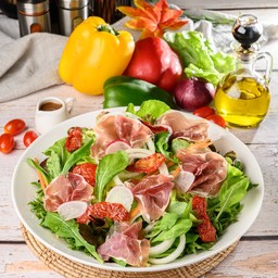 โปรชูโต้สลัด  สลัดพาม่าแฮม