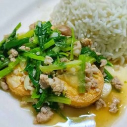 เต้าหู้ไข่ผัดขึ้นฉ่ายราดข้าว(ไซร์m)