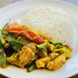 ผัดเผ็ดราดข้าว