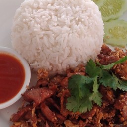 ข้าวหมูทอดกระเทียม