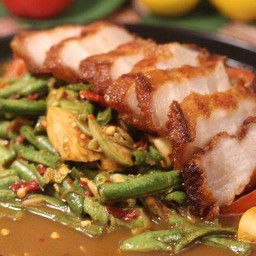 ตำถั่วหมูสามชั้นทอด