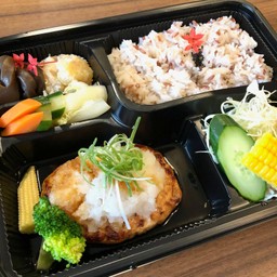 เต้าหู้แฮมเบอร์เกอร์ซอสเทริยากิหน้าหัวไชเท้า