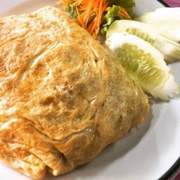 กระเพราห่อไข่