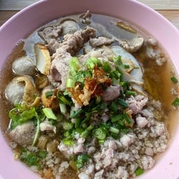 ก๊วยเตี๋ยวหมูน้ำใส