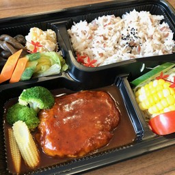 เต้าหู้แฮมเบอร์เกอร์ซอสมะเขือเทศ