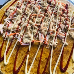 เครปพริกเผา ไส้กรอกไก่ ปูอัด หมูหยอง