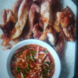 เนื้อย่างน้ำจิ้มแจ่วขม