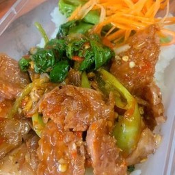 กระเพราแหนม