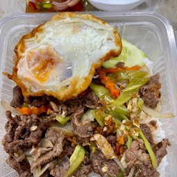 ผัดพริกอ่อนราดข้าว