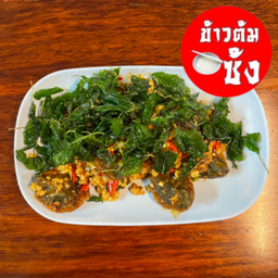 ไข่เยี่ยวม้ากะเพรากรอบ