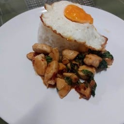 ผัดกระเพราไก่