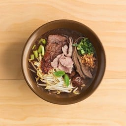 (ก๋วยเตี๋ยวเรือระยอง) เกาเหลาน้ำตกหมู