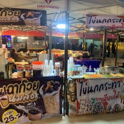 ลูกชิ้นปิ้ง  เฉาก๊วยนมสด หวาน มัน ไข่นกกระทาเสียบไม้หน้าแน่น หน้า ร.พสัตว์สนั่นรักษ์ คลอง11,สาขา2 ร้านพวงมาลัยยูเทินก๋วยเตี๊ยวกุ้ง