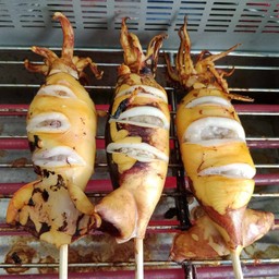 ร้านไข่ใหญ่ หมึกย่างรสเด็ด (รวมหอย) ร่มเกล้า