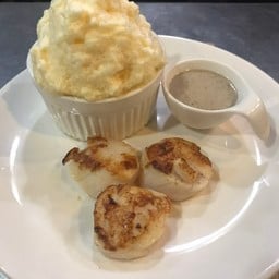 Grilled Hokkaido Scallops (3pcs) with Truffle Sauce