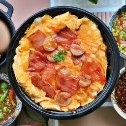 [อร่อยซ่ากับโค้ก] ข้าวไข่ข้นแฮมไส้กรอก +  โค้ก ออริจินัล (กระป๋อง)
