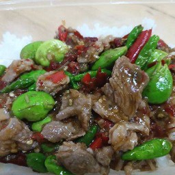 เนื้อสะตอผัดกะปิราดข้าว