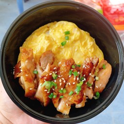 ครัวท้ายซอย ( By พรีเมียร์ ) - กระเพราพริกแห้ง ไข่กะทะ ไก่เทอริ ไข่ข้น