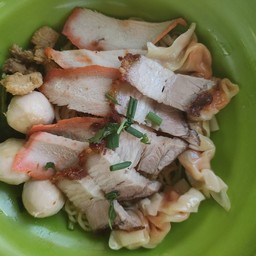 บะหมี่หมูแดงหมูกรอบ