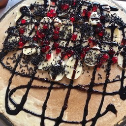 เครปกล้วยหอม เยลลี่แดง เม็ดช็อคโกแลต