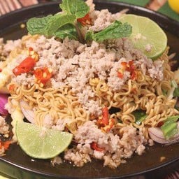 ยำมาม่าหมูสับ