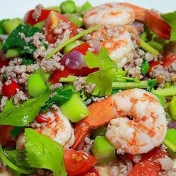 ยำคะน้าหมูสับกุ้งสด