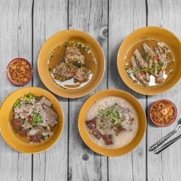 ก๋วยจั๊บญวน ร้านลีญวน ซุปเปอร์เล้ง ต้มเลือดหมู ข้าวต้ม อนุสาวรีย์ชัยฯ (ใต้ทางด่วนหลัง รพ.พระมงกุฏ)
