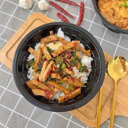 ข้าวกะเพราหมูยออุบล