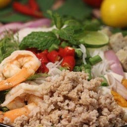 ชุดยำขนมจีน