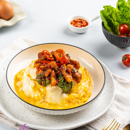 ข้าวไข่ข้นหมูกรอบต้มยำแซ่บส์จี๊ด