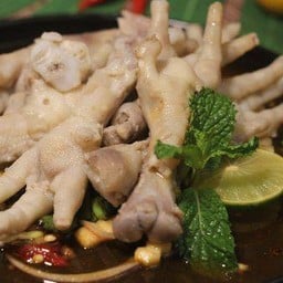 ยำตีนไก่