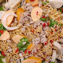 ยำมาม่า หมูยอ+ไส้กรอก