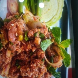 ก้อยหมูมะนาวสุก